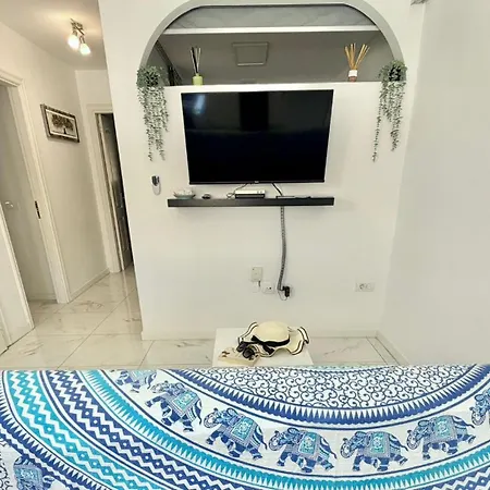 Relax In - Pool & Free Parking Apartment *