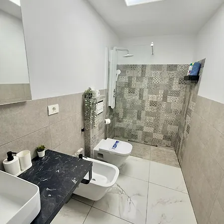 Relax In - Pool & Free Parking Apartment *